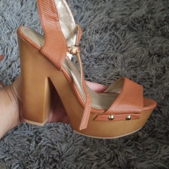 Platform heels - Picture 2 of 6